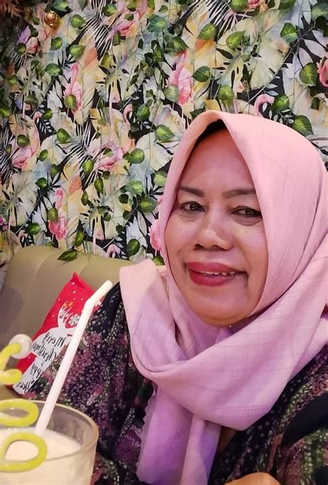 penyuka ibu ibu.